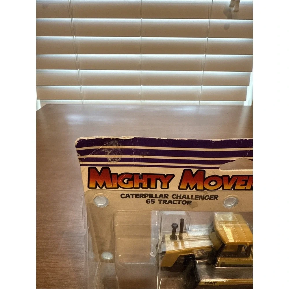 ERTL #2415 Mighty Movers Caterpillar Challenger 65 Tractor 1/64 Scale Diecast